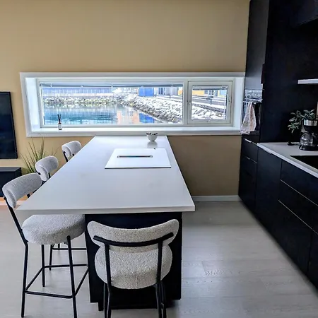 Waterfront 아파트